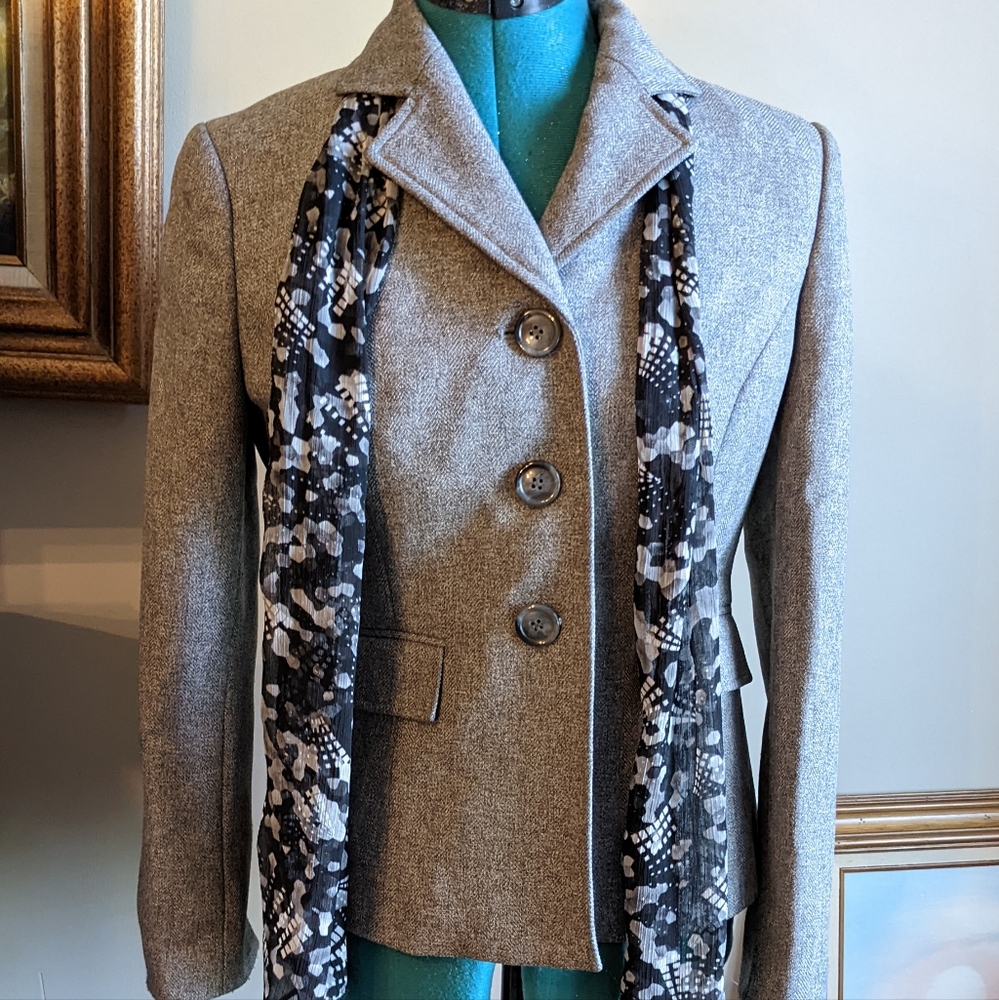 Le Suit Petite Gray Blazer with Scarf - 2P - Picture 7 of 10